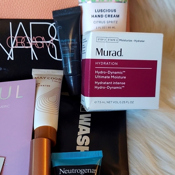 Makeup Bag and Beauty Product Bundle - Picture 4 of 7